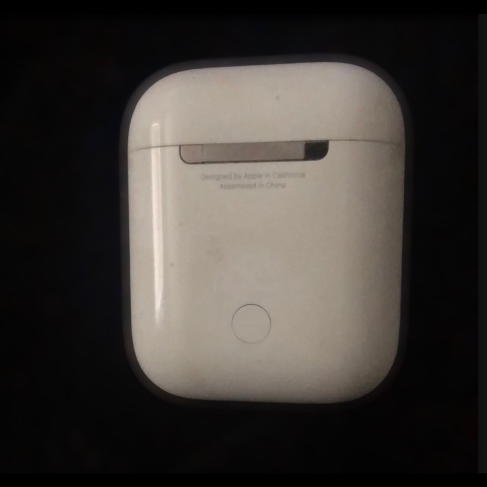 AirPod case - Picture 2 of 3